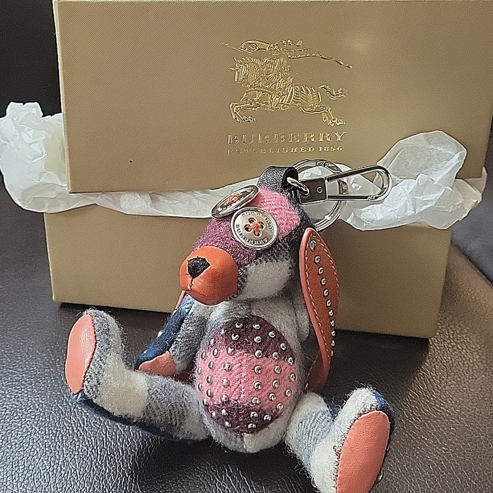 BURBERRY SANDRA THE BASSET HOUND KEYCHAIN  AUTHENTIC PURSE CHARM